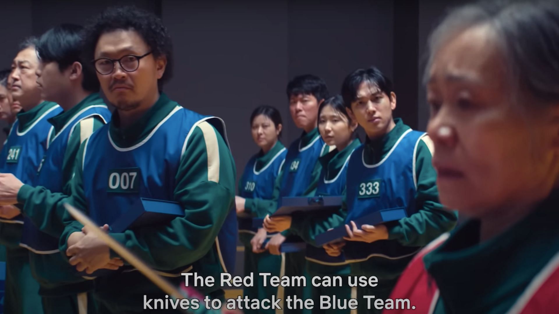 The mother and son are on opposing teams (Image via YouTube/Still Watching Netflix)